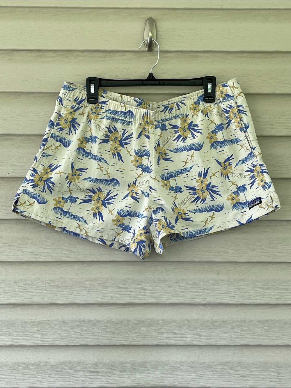 Patagonia Women's Barely Baggies Tropical Print Shorts Size Large